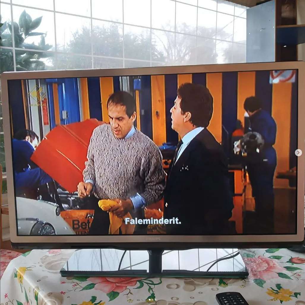 Shitet TV PHILIPS 32
